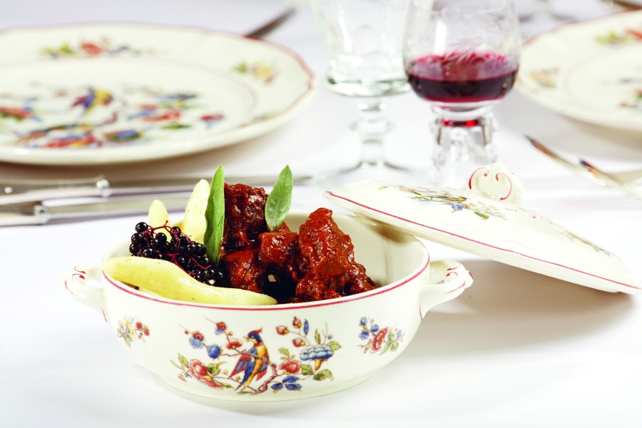 Hirschr&uuml;ckenfilet mit Zimtessig-Rotkohl und Rotwein Essig