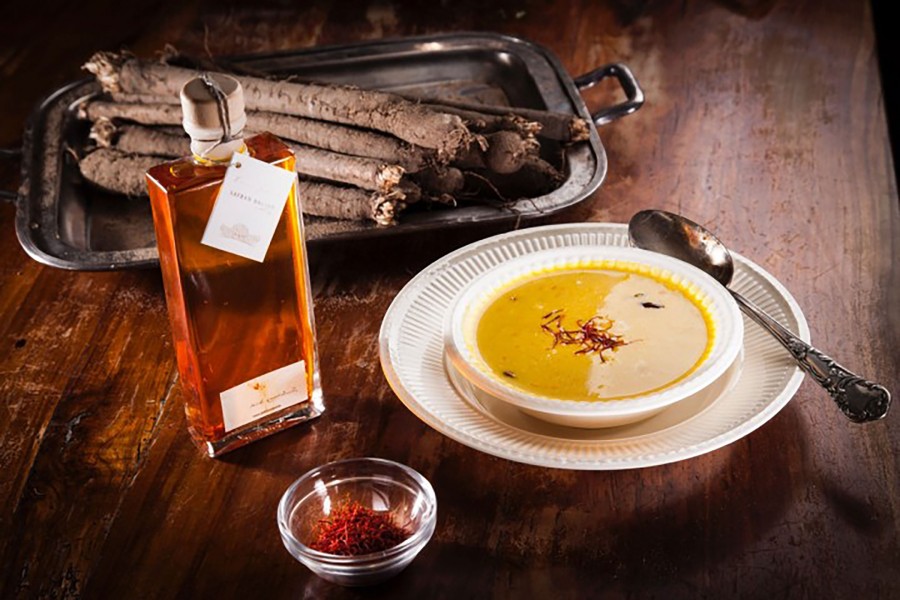Salsify soup with saffron