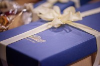 Geschenk - Verpackung für 3 Flaschen o. 3 Gläser Geschenk - Verpackung für 3 Flaschen o. 3 Gläser